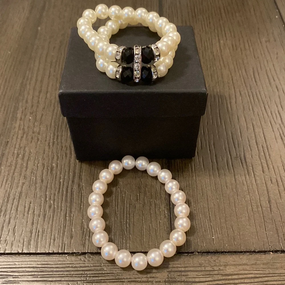 Macy’s 2” Faux Pearls Toddlers or Children’s bracelets Jewelry. - Picture 1 of 10